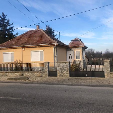 Toerpi Apartman Halmaj Exterior foto