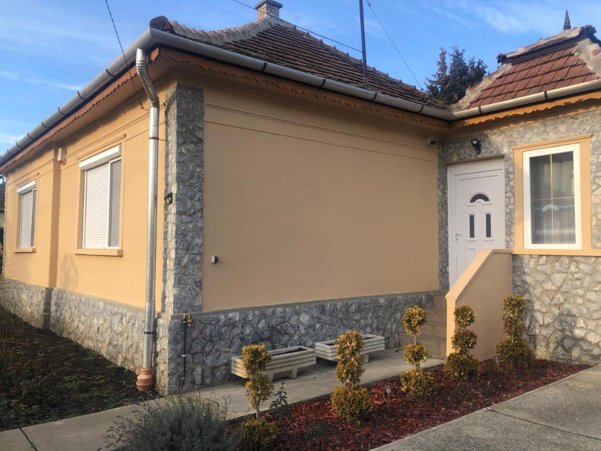 Toerpi Apartman Halmaj Exterior foto
