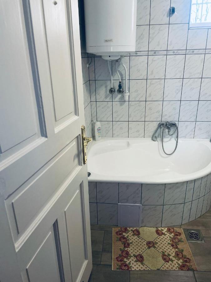 Toerpi Apartman Halmaj Exterior foto